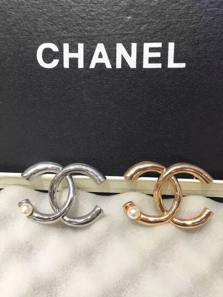Spilla Chanel Modello 222